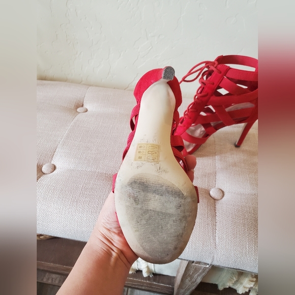 Red heels - Picture 3 of 3